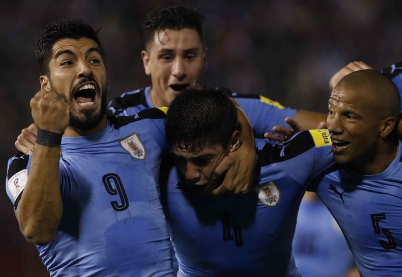 Maxi, Giménez, Godín, Suárez, Lemos, Valverde y Stuani, citados