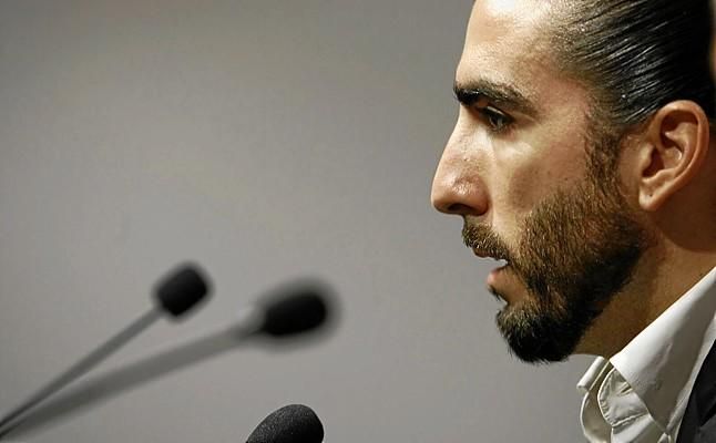 Chico firma con el Granada: "Vengo para aportar experiencia y trabajo"