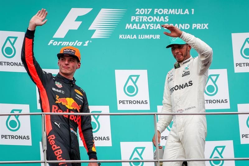 Hamilton: "Quedan carreras por delante y Vettel puede ganar"