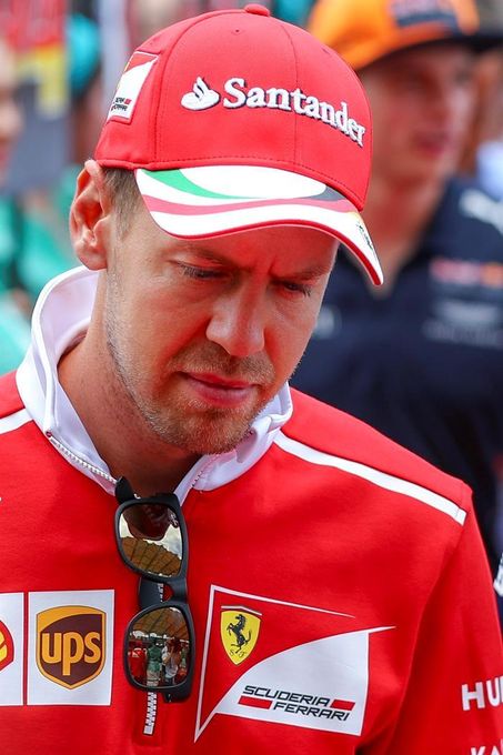 Vettel: "He podido luchar con Ricciardo hasta que los neumáticos se agotaron"