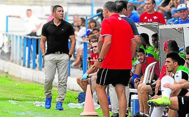 El Écija aparta a Arcos y a Juanito