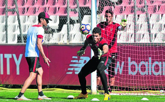 La portería del Sevilla se siente segura