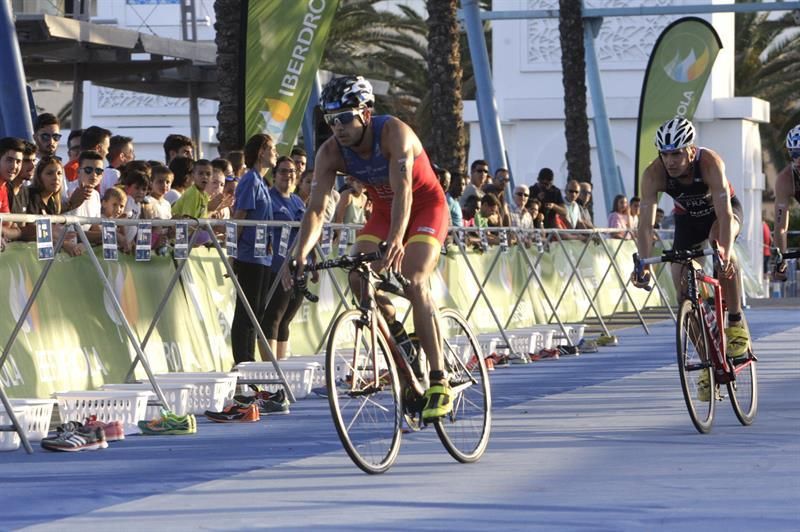 El español Abuín gana la Copa de Europa de Triatlón tras la final en Melilla