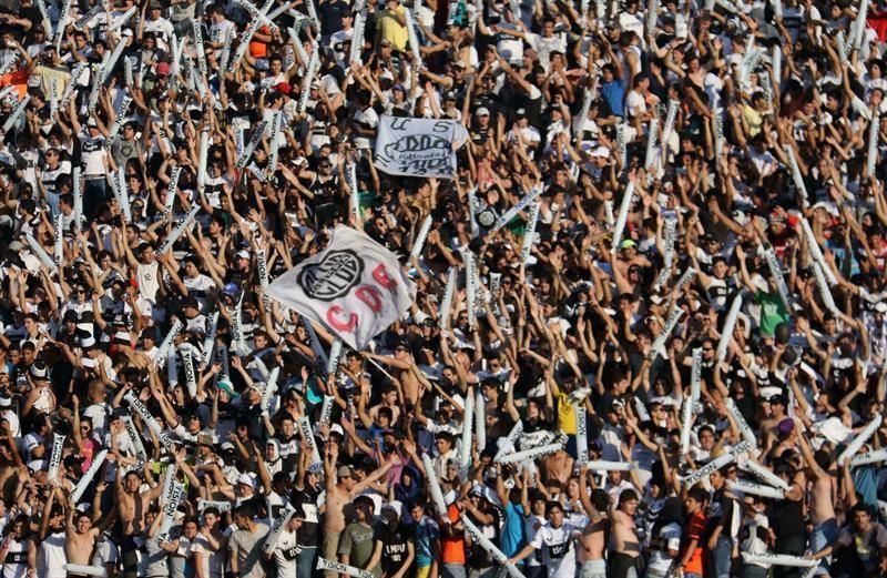 Suspenden el Olimpia-Sol de América por pelea entre barras bravas en la grada