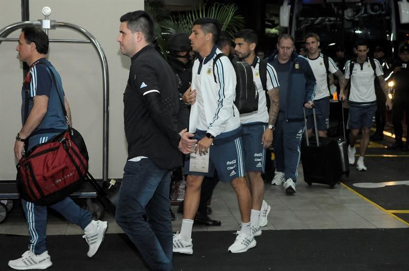 Argentina llega a Guayaquil y subirá a Quito horas antes de partido el martes