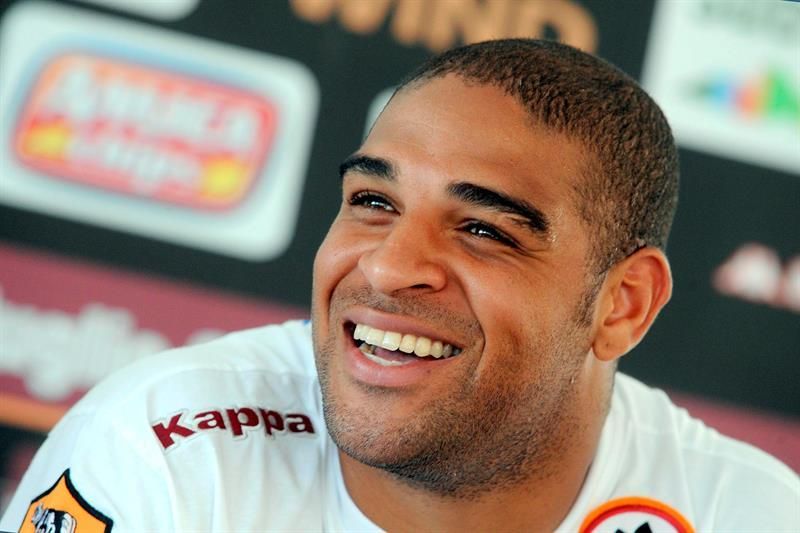 Adriano, 'el Emperador', anuncia que quiere volver a jugar en 2018