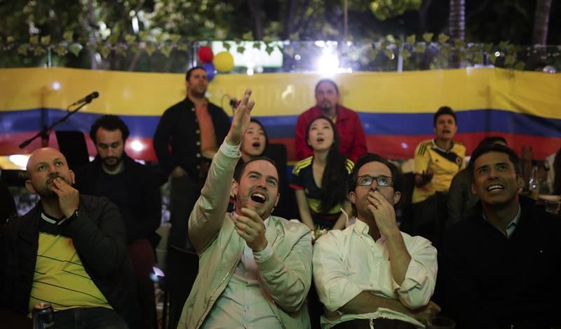 Colombianos se vuelcan a las calles para celebrar la clasificación al Mundial
