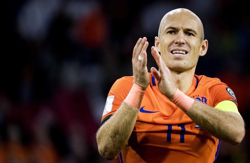 Robben anuncia su retirada de la selección holandesa