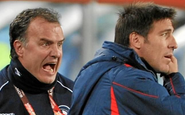 Medel: "Ya trabajé con Berizzo; si viene a Chile, bienvenido sea"