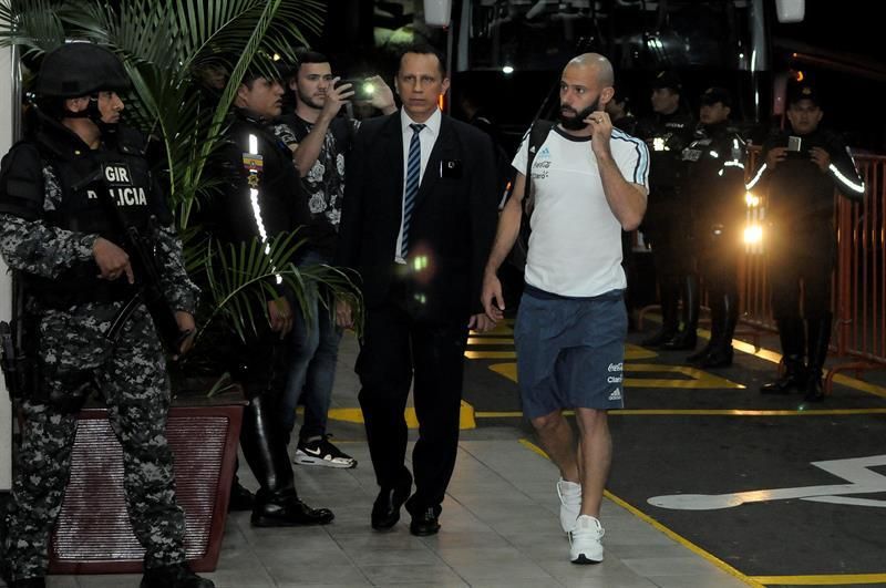 Mascherano planea su adiós al Barcelona y su retirada de la selección