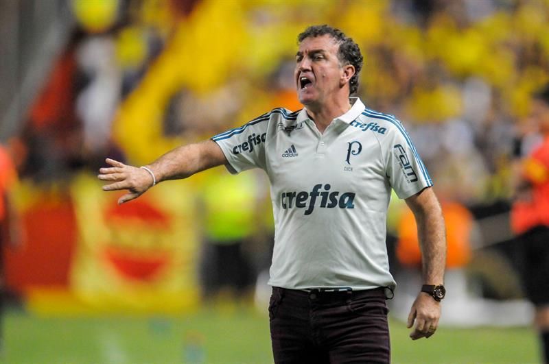 El campeón brasileño, Palmeiras, destituye al entrenador Cuca