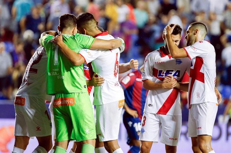 Un mejorado Alavés recibe a una irregular Real Sociedad en su primer derbi