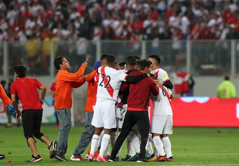 Perú y Nueva Zelanda piden a la FIFA jugar la repesca el 11 y el 15 de noviembre