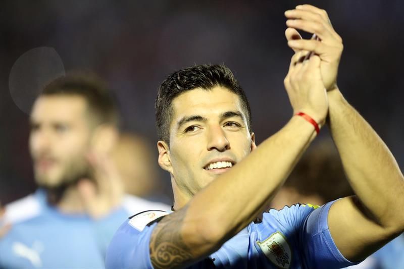Luis Suárez celebra diez años de su primer gol con la selección de Uruguay