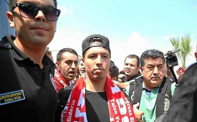 Nasri: "En fases de mi carrera no fui suficientemente profesional"