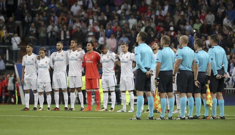 Emotivo minuto de silencio en el Bernabéu por las víctimas de los incendios