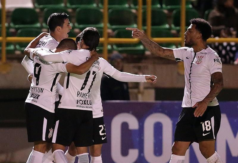 Corinthians conserva su colchón de puntos tras empatar en casa con el Gremio