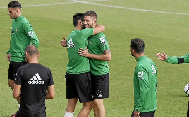 Calero: "Javi García tiene muchas opciones de estar el sábado; Boudebouz tiene el alta"