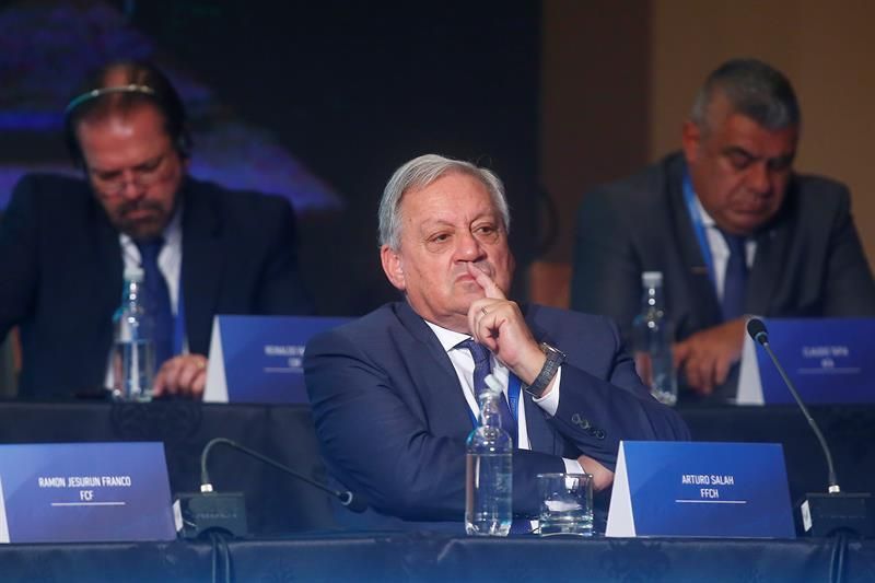 El presidente de l federación chilena de fútbol ve imprudente nombrar posibles seleccionadores