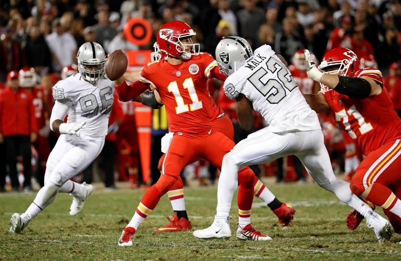 31-30. Raiders ganan duelo a Chiefs duelo divisional pleno de suspense