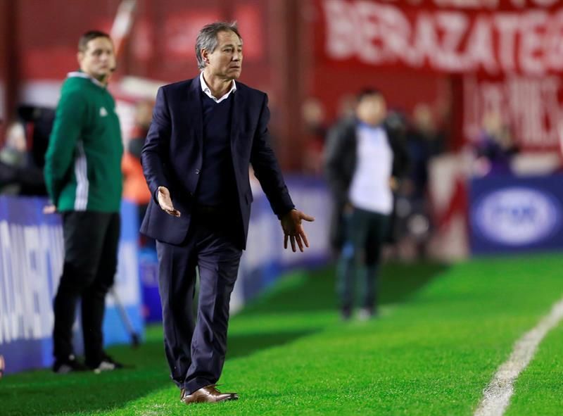 Ultras de Independiente amenazan a su entrenador
