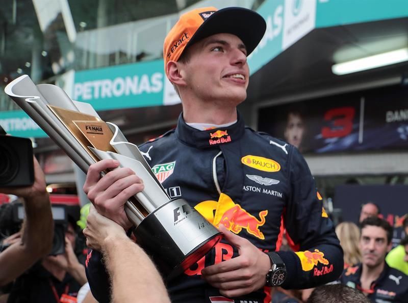 Verstappen renueva con Red Bull hasta finales de 2020