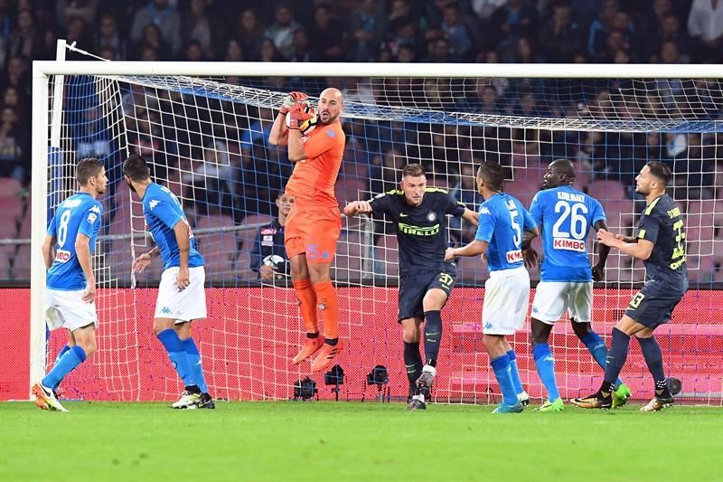 El Nápoles se atasca ante la defensa del Inter, pero sigue líder (0-0)