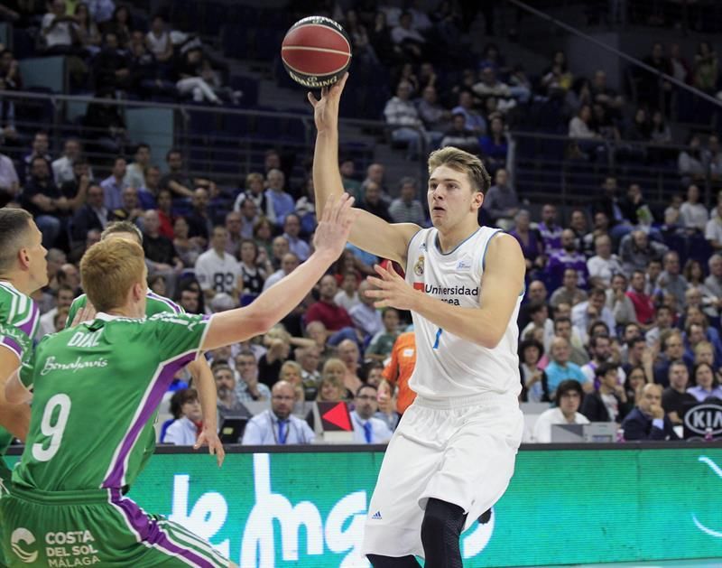 99-85. Carrol y Doncic desactivan a un Unicaja decepcionante