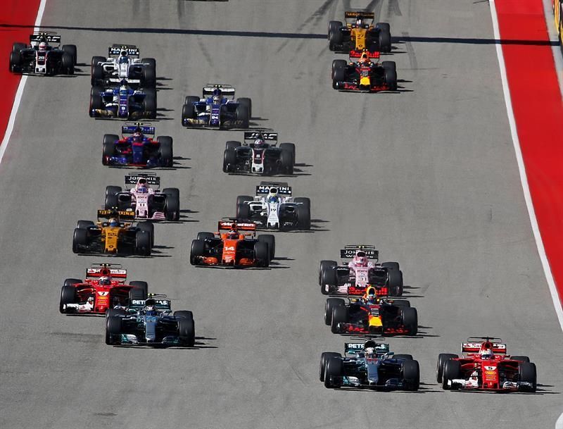 Hamilton gana delante de Vettel y Mercedes festeja el Mundial de constructores