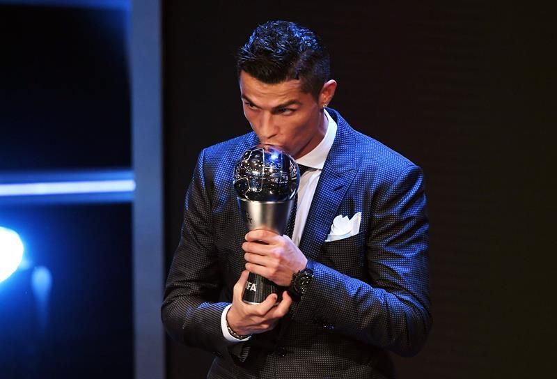 Ronaldo, el orgullo de Portugal tras su quinto premio "The Best"