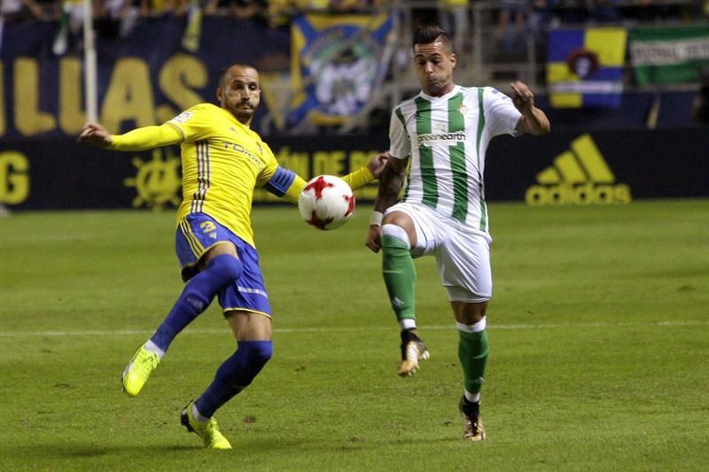 Sergio León se lo pone difícil a Quique Setién