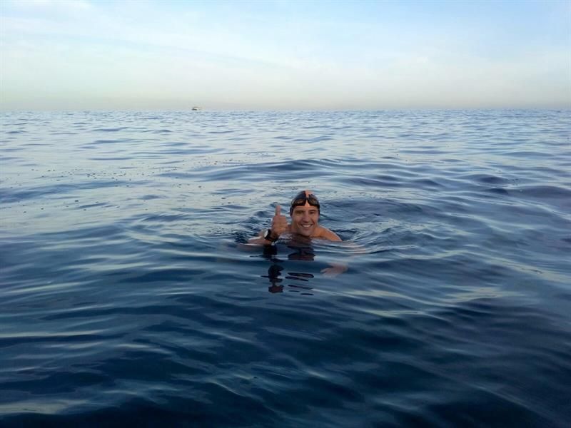 Jongeneel, primer deportista en nadar sin neopreno de Tenerife a Gran Canaria