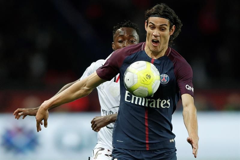 Cavani asume el liderazgo de Neymar y guía al PSG ante el Niza