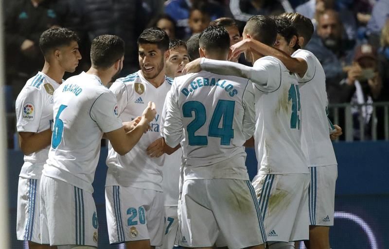Dos penaltis dan el triunfo al Real Madrid y Las Palmas sentencia al Deportivo