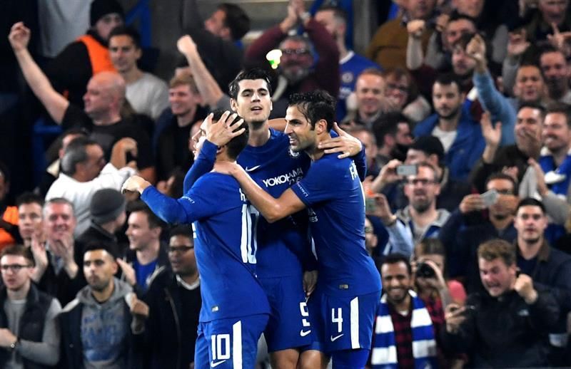 Hazard mete al Chelsea en puestos de 'Champions' y hunde al Bournemouth