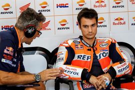 Pedrosa suma su tercera mejor clasificación del año y Márquez se cae