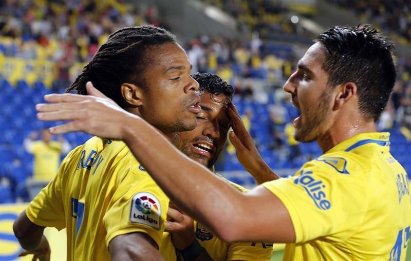 1-3. El Deportivo remonta un gol tempranero y alarga la crisis de Las Palmas