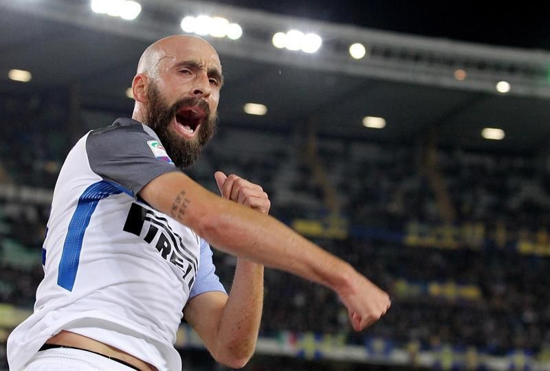 Borja Valero marca al Hellas y "su" Inter recupera la segunda plaza