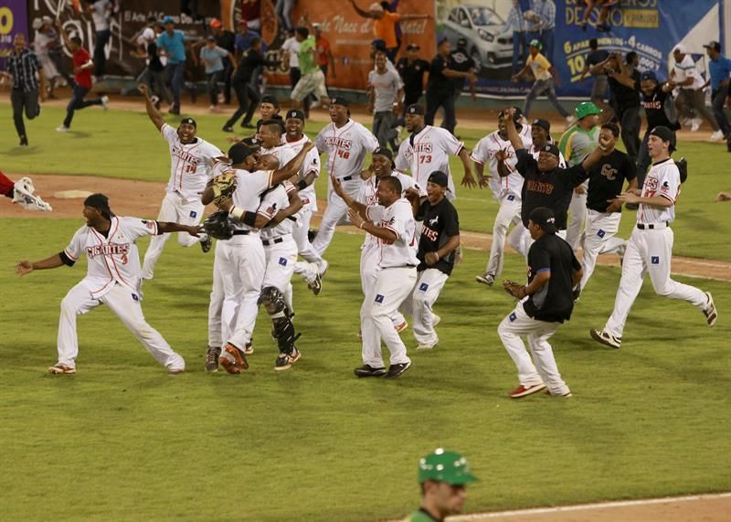 Las Estrellas vencen a los Toros y siguen firmes en el liderato del béisbol dominicano