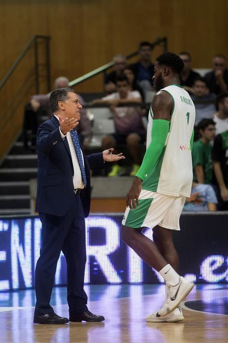 Alejandro Martínez, destituido como entrenador del Betis Energía Plus
