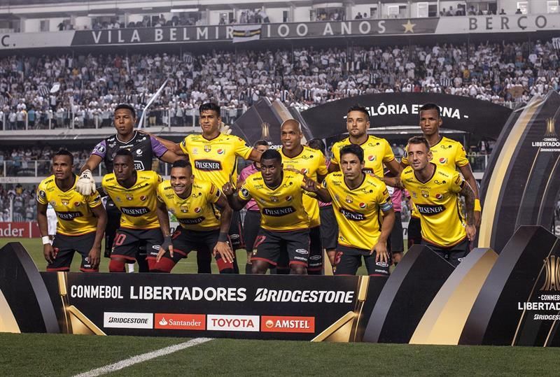 Diez de los doce clubes de la primera división de Ecuador, con Licencia FIFA