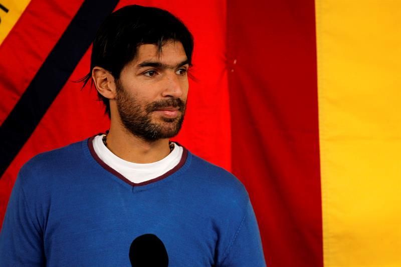 Hinchas del Puerto Montt chileno quieren que Sebastián Abreu siga en el club
