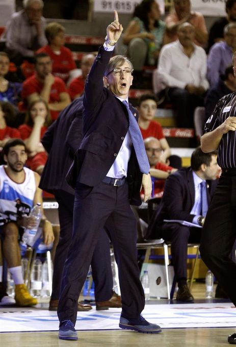 A Moncho Fernández le preocupa el juego exterior del UCAM Murcia