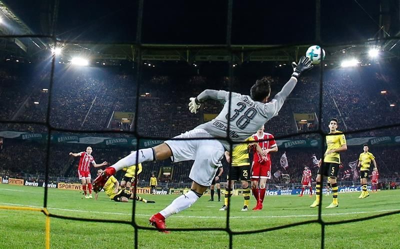 El Bayern, con James, derrota al Dortmund y es más líder