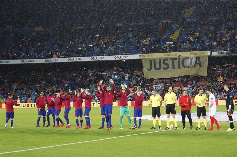 El Camp Nou pide la libertad de los exconsellers de la Generalitat