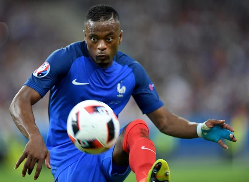 Patrice Evra, una carrera a golpe de polémica