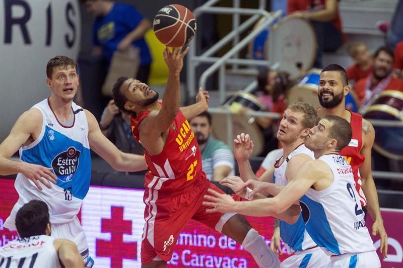 60-62. David Navarro da la victoria al Obradoiro con un mate en el último segundo