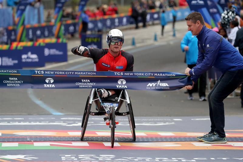 El suizo Marcel Hug gana la maratón de Nueva York en la categoría de silla de ruedas