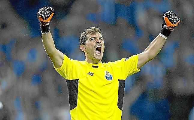 Iker Casillas gana el Premio Golden Foot 2017
