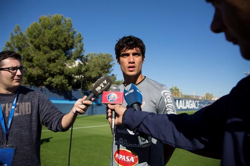 Costa Rica se entrena ya en Málaga sin los lesionados Navas, Campbell y Ruiz
